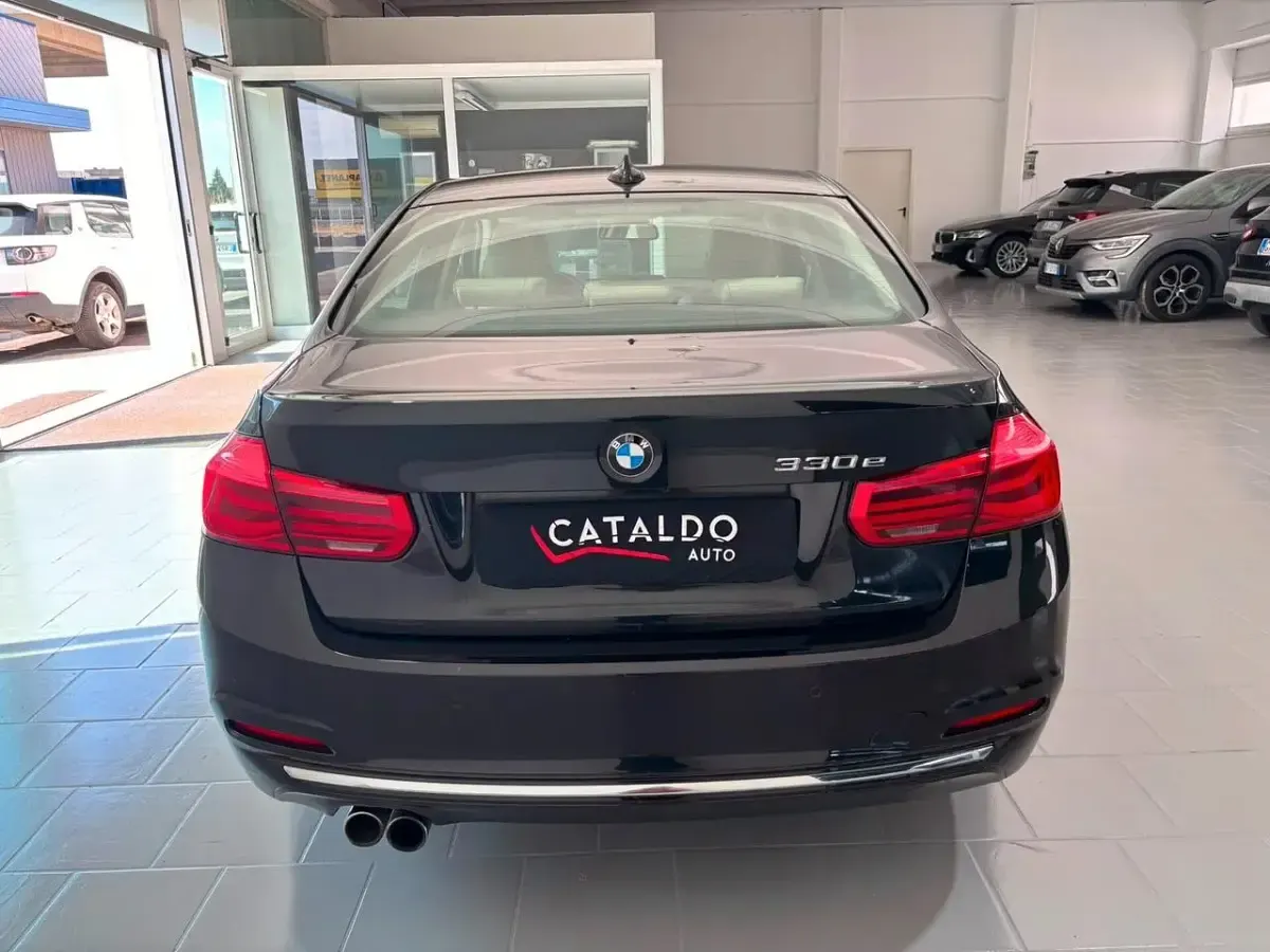 Usata BMW 330 iPerformance 184 CV (135 kW) 2017 Nero Berlina