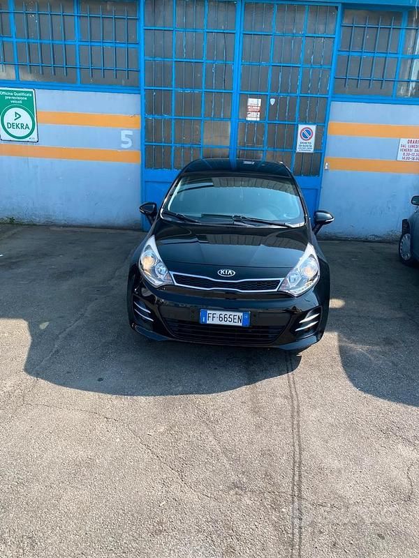 Usata Kia Rio 90 CV (66 kW) 2016 Nero Utilitaria