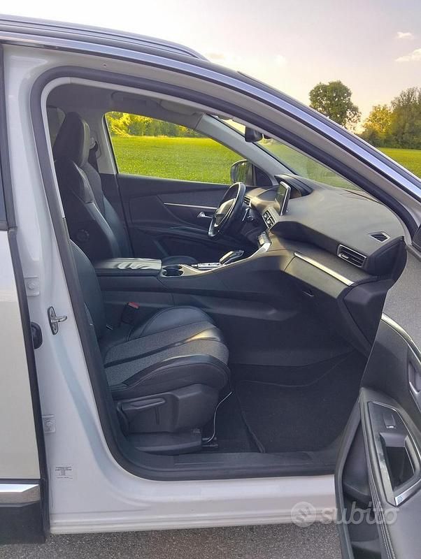 Usado Peugeot 5008 131 CV (96 kW) 2018 Blanco SUV
