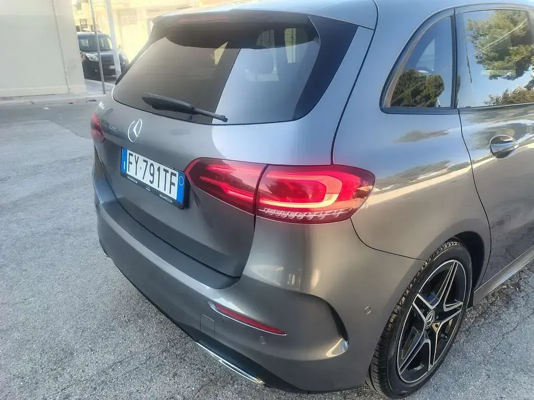 Usata Mercedes B180 Premium 116 CV (85 kW) 2019 Utilitaria