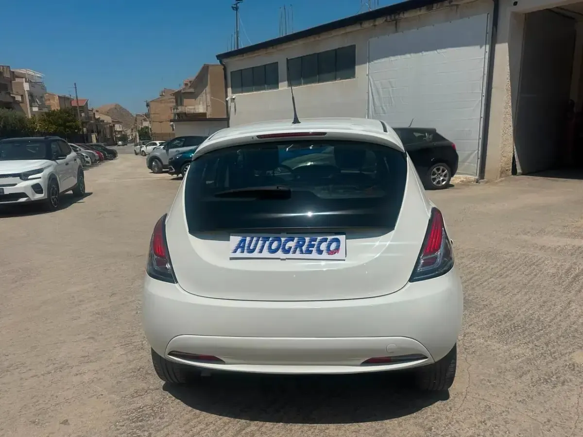 Usata Lancia Ypsilon S 95 CV (69 kW) 2016 Bianco Utilitaria