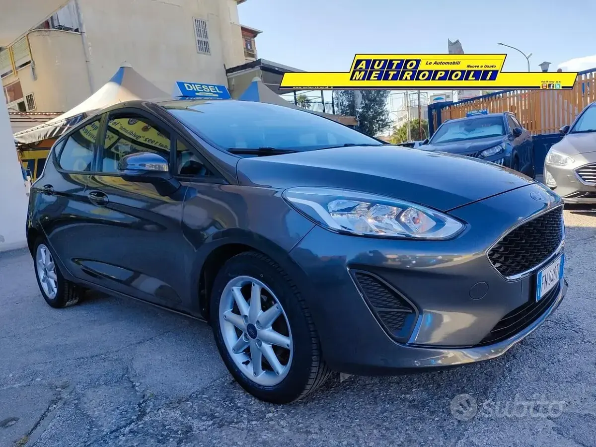 Usata Ford Fiesta 85 CV (62 kW) 2018 Grigio Utilitaria