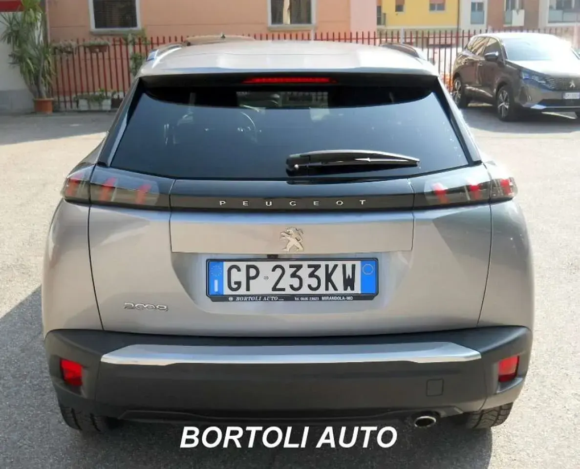 Usata Peugeot 2008 Allure 131 CV (96 kW) 2023 Grigio SUV
