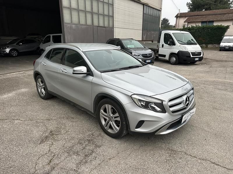 Usata Mercedes GLA200 Premium 136 CV (100 kW) 2014 Argento SUV