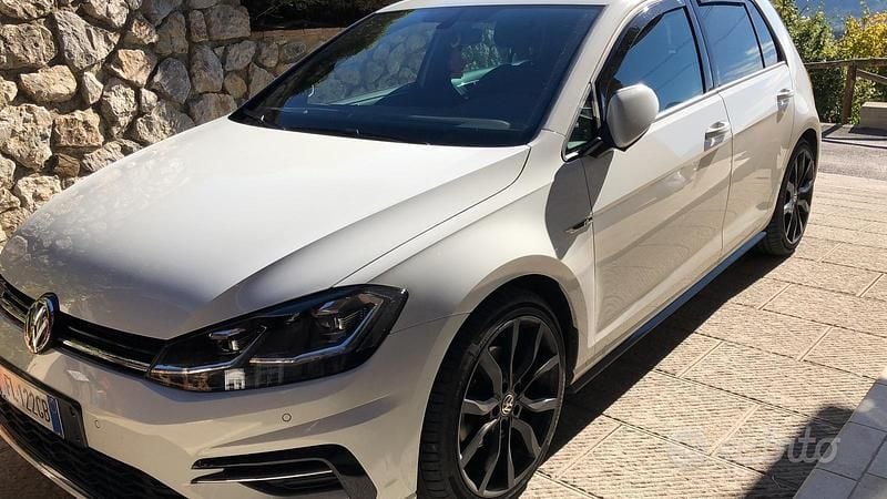 Bianco Usata 2018 VW Golf R-line Berlina | 16.900 € (Buon prezzo) - Immagine 1/4
