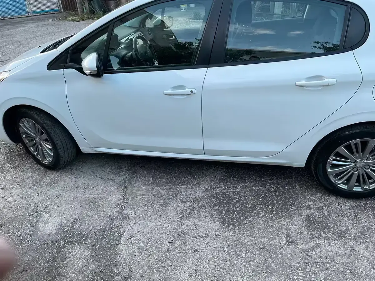 Usata Peugeot 208 75 CV (55 kW) 2018 Bianco Utilitaria