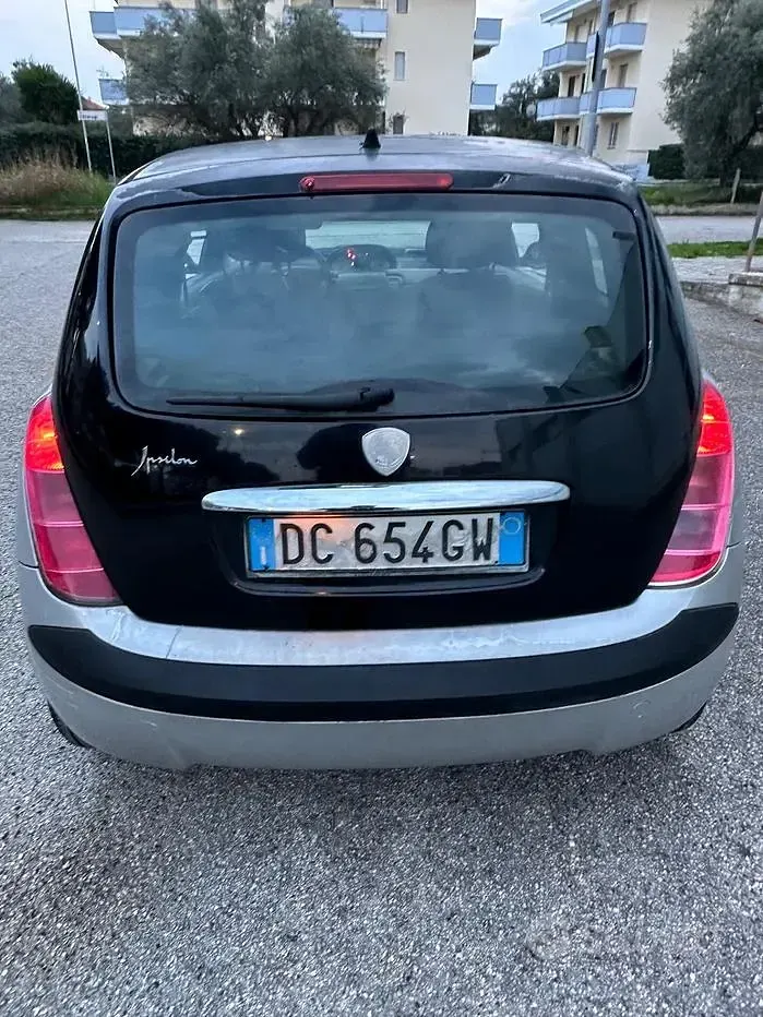 Usata Lancia Ypsilon 60 CV (44 kW) 2006 Grigio Utilitaria