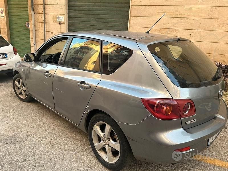 Begagnad Mazda 3 109 HK (80 kW) 2005 Grå Sedan