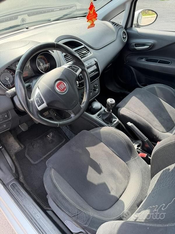 Usata Fiat Punto 85 CV (62 kW) 2015 Grigio Utilitaria