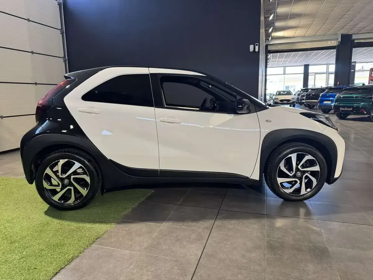 Usata Toyota Aygo X Trend 72 CV (52 kW) 2025 Bianco SUV