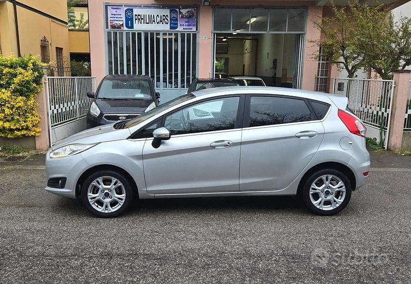Usata Ford Fiesta Titanium 95 CV (69 kW) 2016 Grigio Berlina