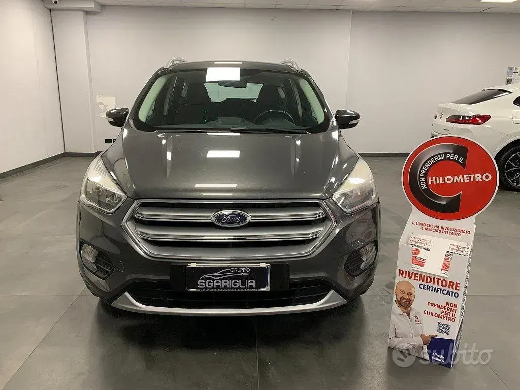 Usata Ford Kuga Titanium 120 CV (88 kW) 2018 Grigio SUV