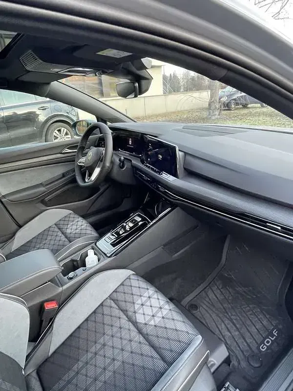 Usata VW Golf VIII R-line 150 CV (110 kW) 2023 Berlina