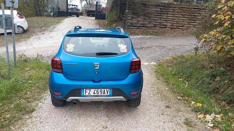 Usata Dacia Sandero Comfort 90 CV (66 kW) 2019 Blu Berlina