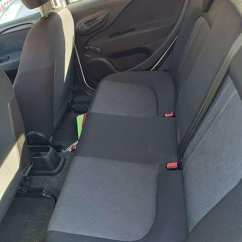 Usata Fiat Punto Lounge 69 CV (50 kW) 2016 Bianco Berlina