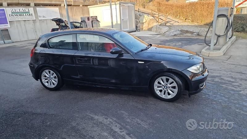 Usata BMW 120 177 CV (130 kW) 2007 Nero Utilitaria