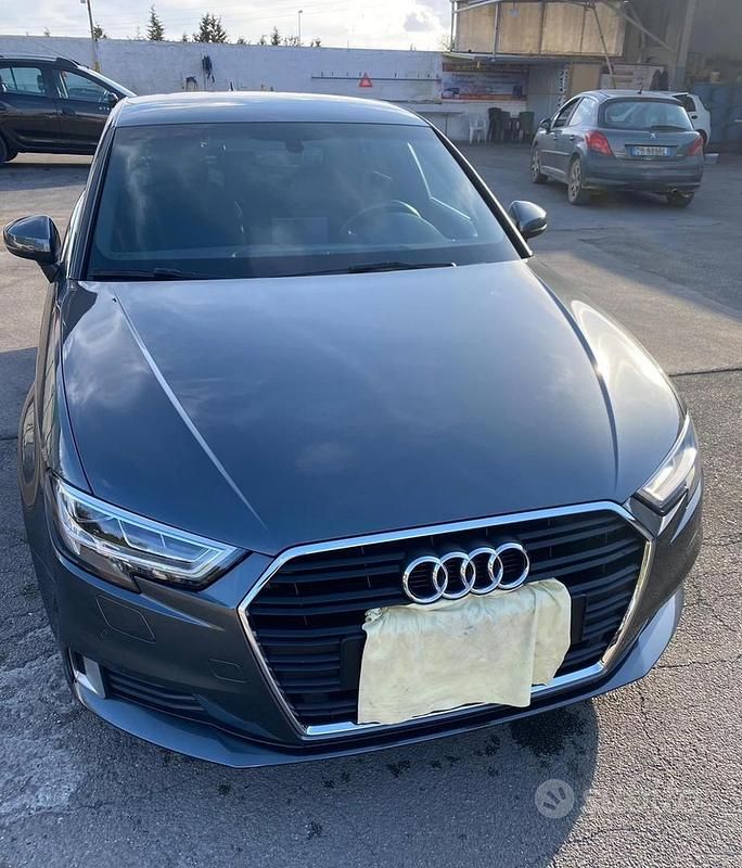 Grigio Usata 2019 Audi A3 S-Line Due volumi | 19.000 € (Super prezzo) - Immagine 1/4