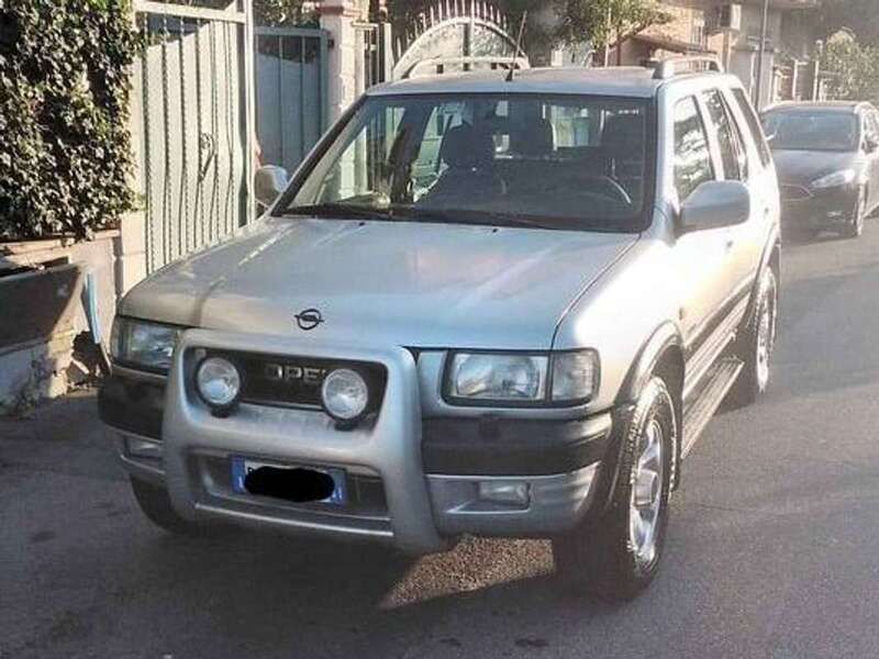Grigio Usata 2000 Opel Frontera Limited SUV | 4200 € (Buon prezzo) - Immagine 1/4