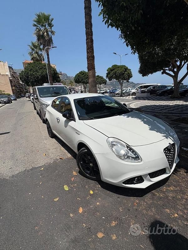 Usata Alfa Romeo Giulietta 105 CV (77 kW) 2011 Bianco Berlina