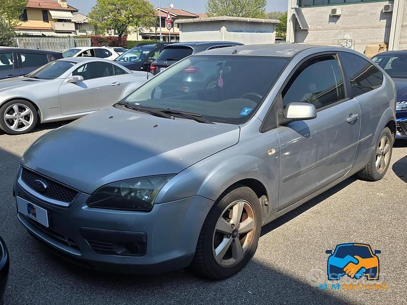 Usata Ford Focus 90 CV (66 kW) 2006 Grigio Berlina