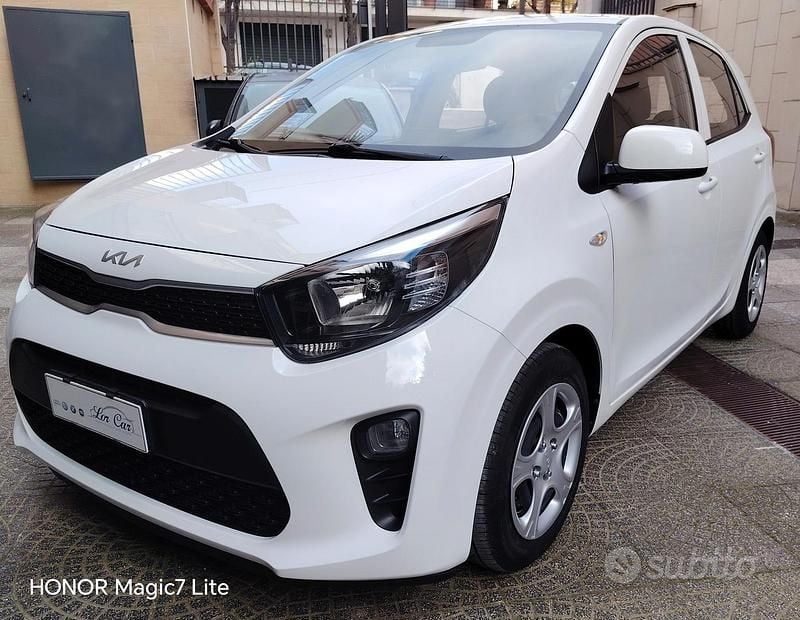 Usata Kia Picanto X-Line 65 CV (47 kW) 2021 Bianco Utilitaria