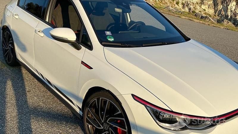 Usata VW Golf VIII GTI 300 CV (220 kW) 2022 Bianco Utilitaria