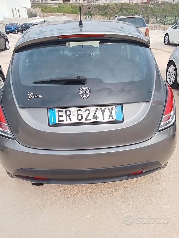 Usata Lancia Ypsilon 95 CV (69 kW) 2013 Grigio Utilitaria