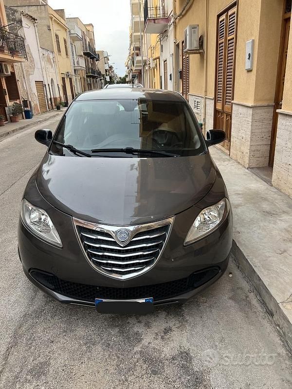 Usata 2012 Lancia Ypsilon Due volumi | 6600 € (Cara) - Immagine 1/4