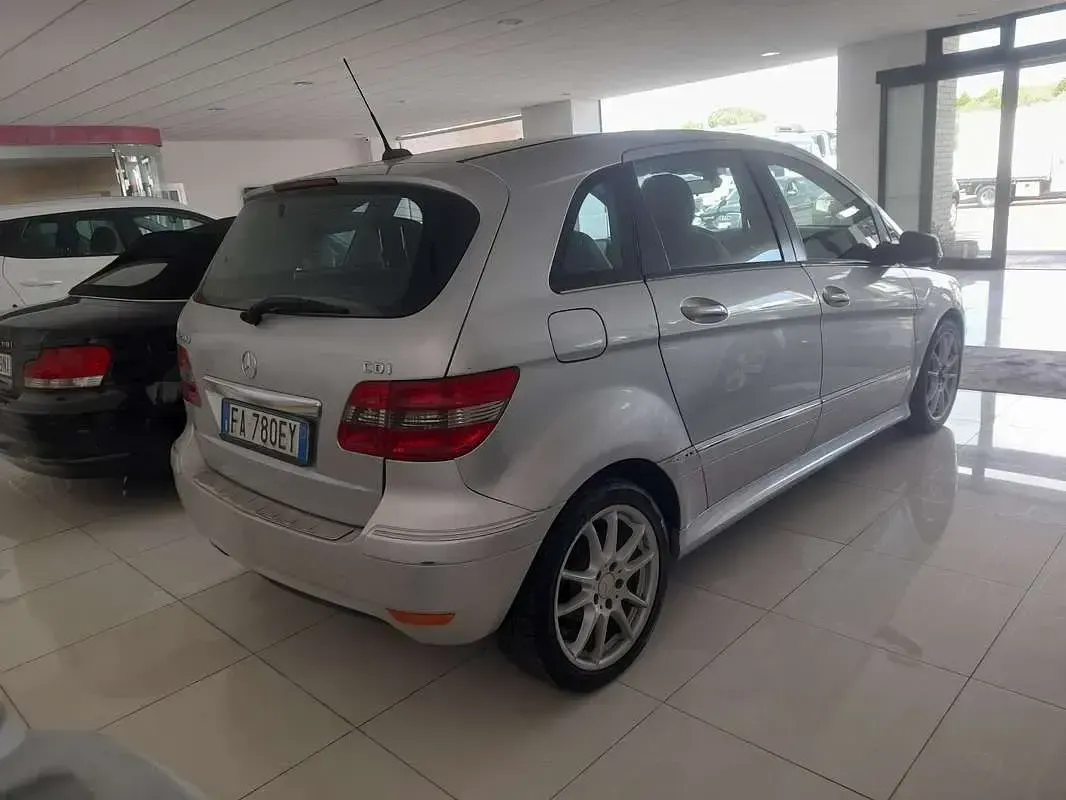 Usata Mercedes B200 140 CV (102 kW) 2010 Monovolume