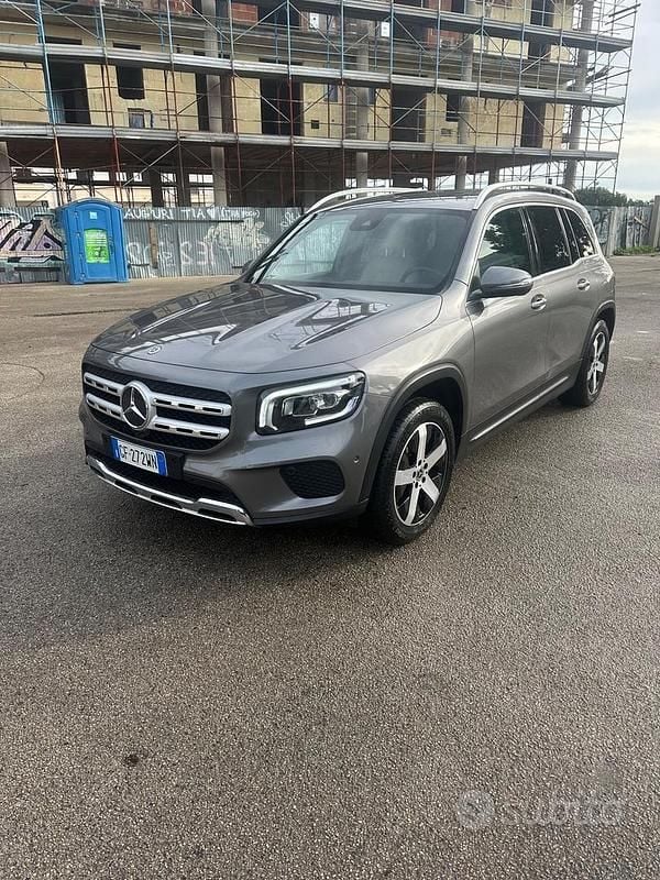 Usata Mercedes GLB180 115 CV (84 kW) 2021 Grigio SUV