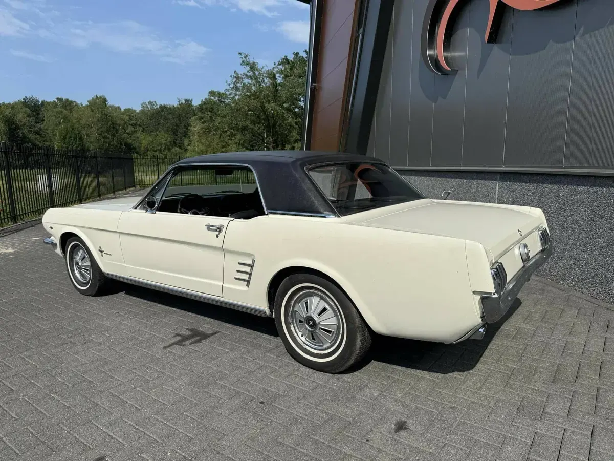 Usata Ford Mustang 306 CV (225 kW) 1966 Bianco Coupé