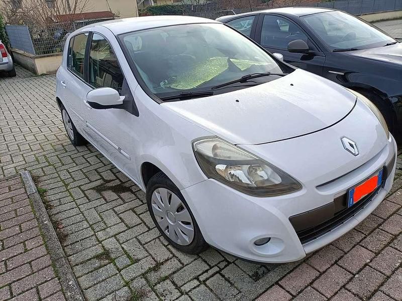 Usata Renault Clio III 75 CV (55 kW) 2010 Bianco Berlina