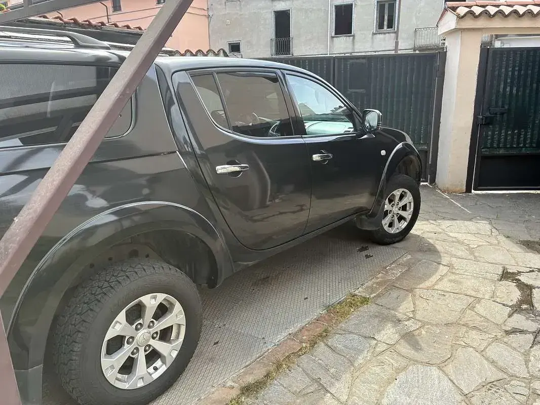 Usata Mitsubishi L200 Intense+ 178 CV (130 kW) 2013 Nero Pick-up