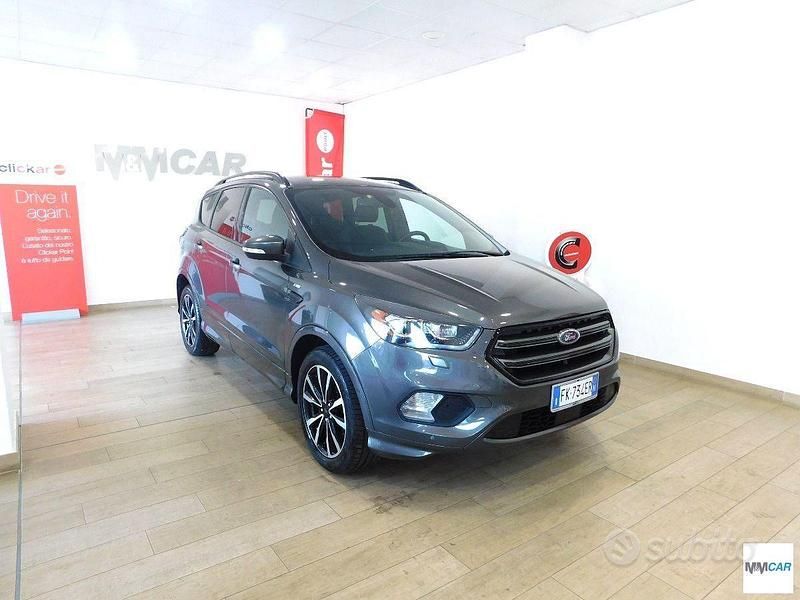 Grigio Usata 2017 Ford Kuga ST-Line SUV | 13.400 € (Buon prezzo) - Immagine 1/4
