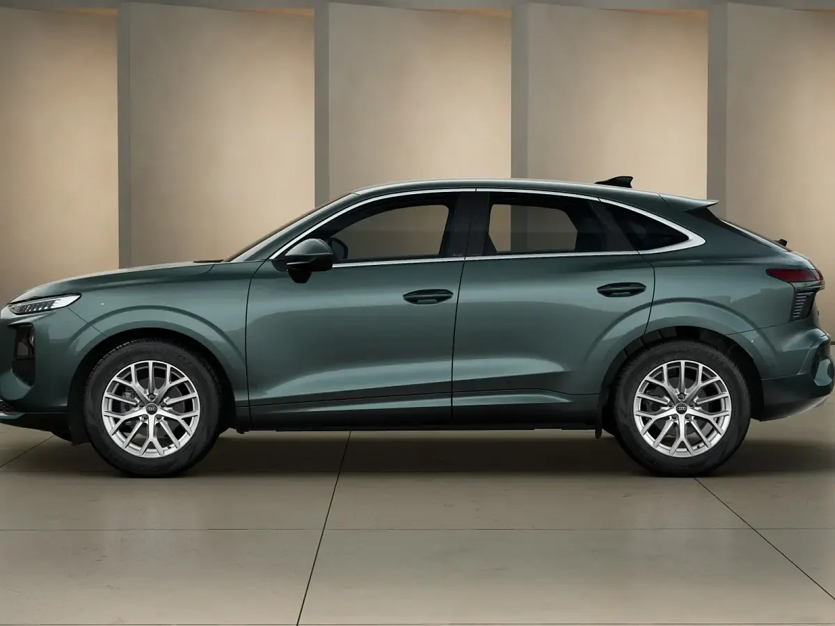 Nuova Audi Q3 Sportback Advanced 150 CV (110 kW) 2026 Verde salvia metallizzato SUV