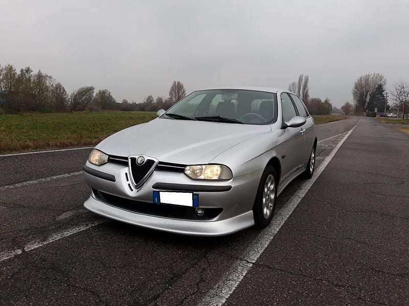 Argento Usata 2001 Alfa Romeo 156 Distinctive Station wagon | 3900 € (Buon prezzo) - Immagine 1/4