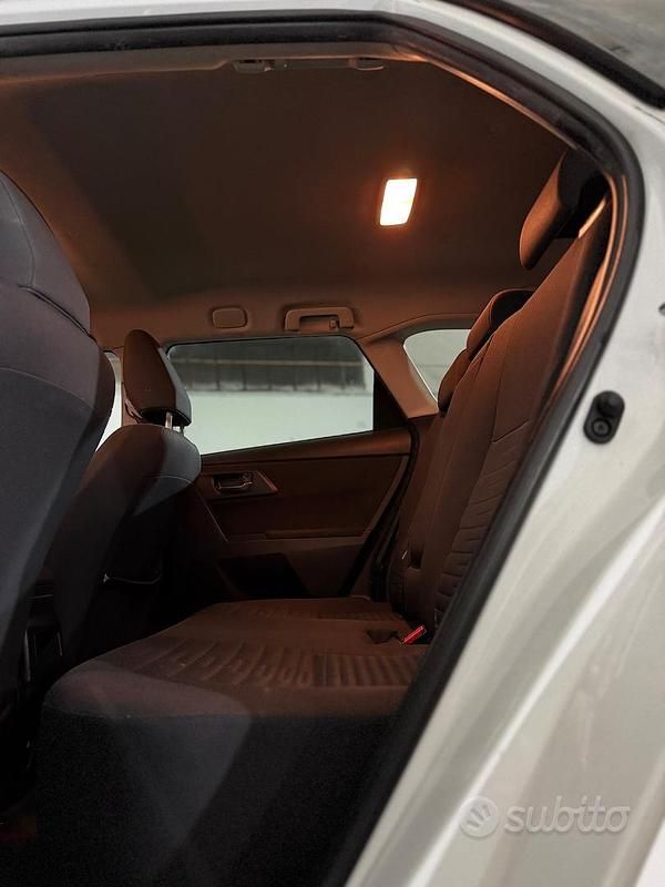 Usata Toyota Auris Lounge 111 CV (81 kW) 2016 Bianco Berlina