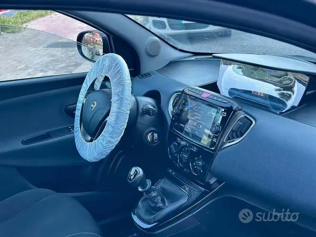 Usata Lancia Ypsilon Gold 69 CV (50 kW) 2021 Nero Utilitaria