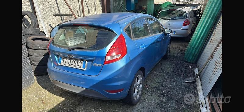Usata Ford Fiesta 82 CV (60 kW) 2009 Blu Utilitaria