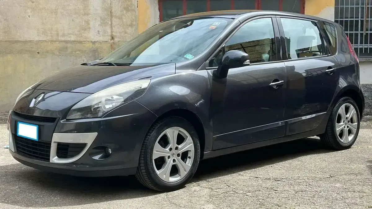 Usata Renault Scenic E-Tech Dynamique 131 CV (96 kW) 2011 Grigio Monovolume