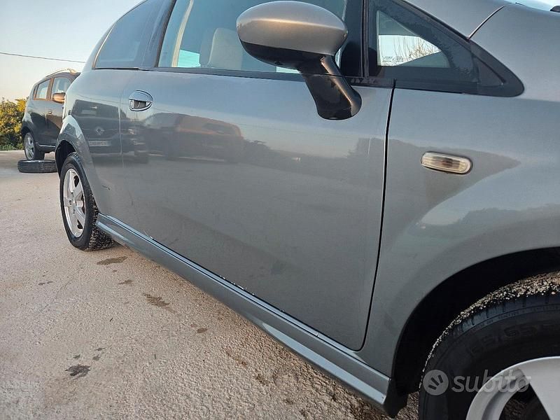 Usata Fiat Grande Punto 90 CV (66 kW) 2008 Grigio Utilitaria