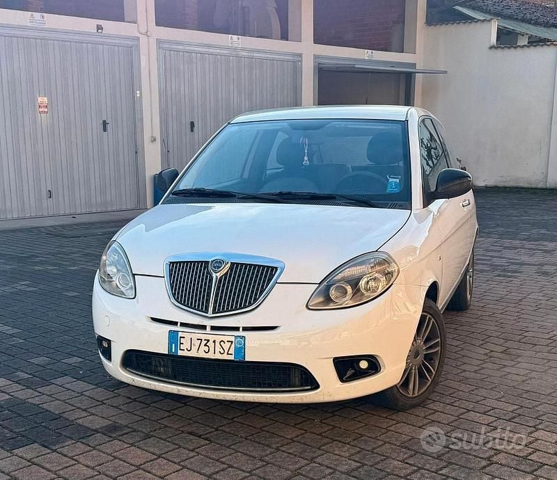 Usata Lancia Ypsilon 69 CV (50 kW) 2011 Bianco Utilitaria