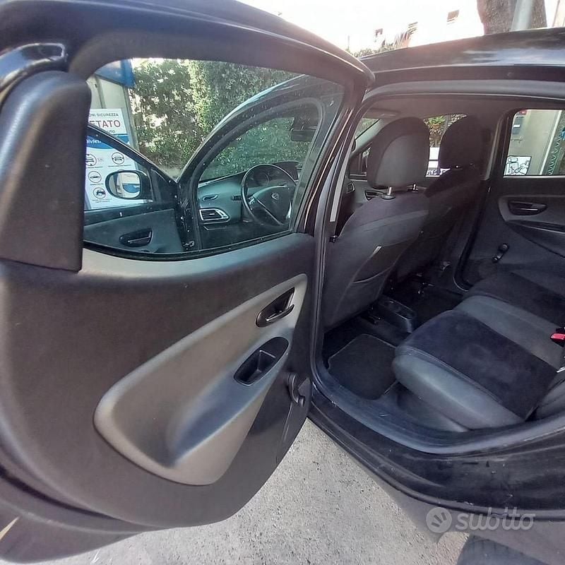 Usata Lancia Ypsilon 95 CV (69 kW) 2013 Nero Utilitaria