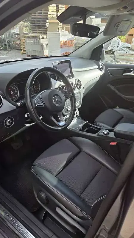 Usata Mercedes B200 136 CV (100 kW) 2017 Grigio Utilitaria