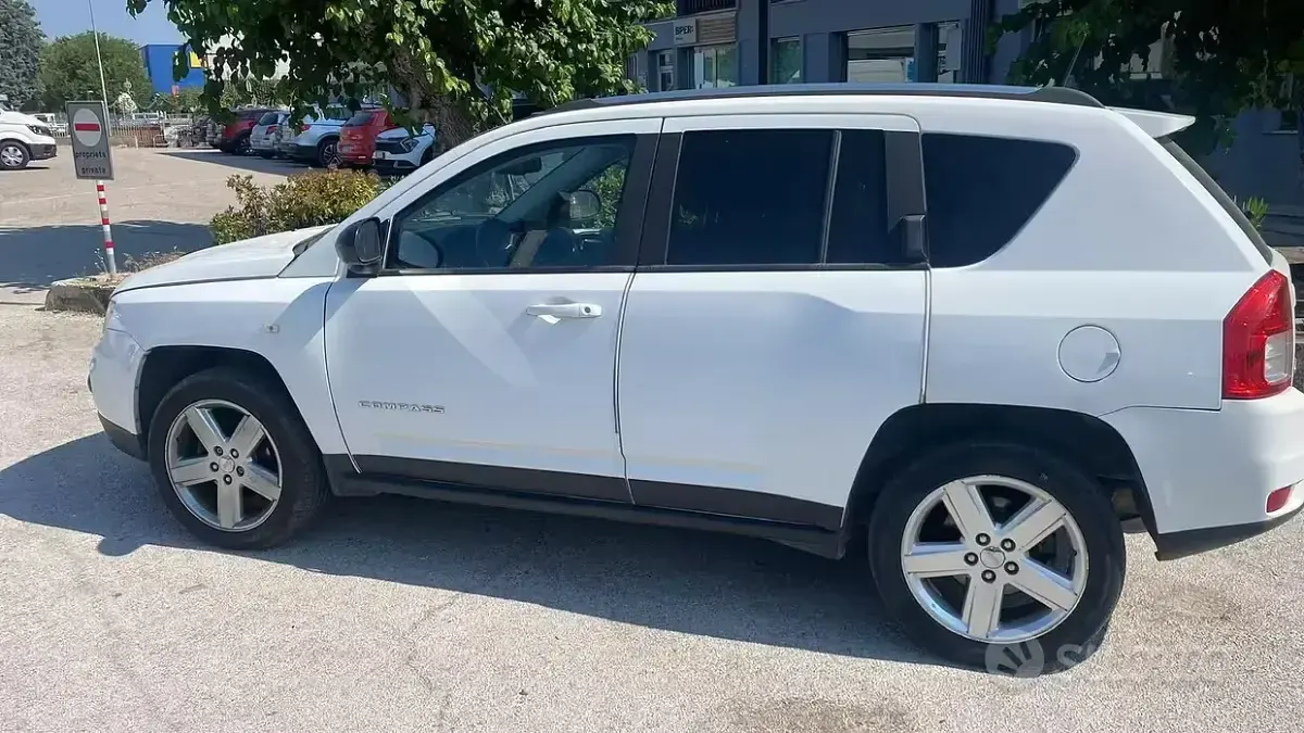 Usata Jeep Compass 163 CV (119 kW) 2012 Bianco SUV