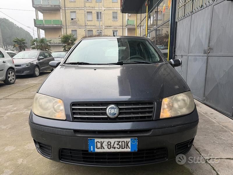 Usata Fiat Punto Dynamic 60 CV (44 kW) 2003 Grigio Utilitaria