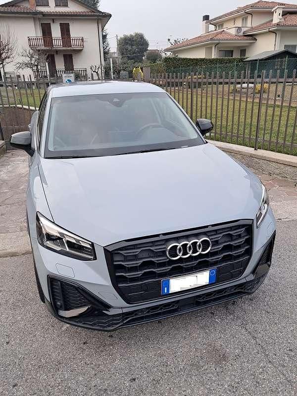 Usata Audi Q2 Ambiente 150 CV (110 kW) 2021 Grigio SUV