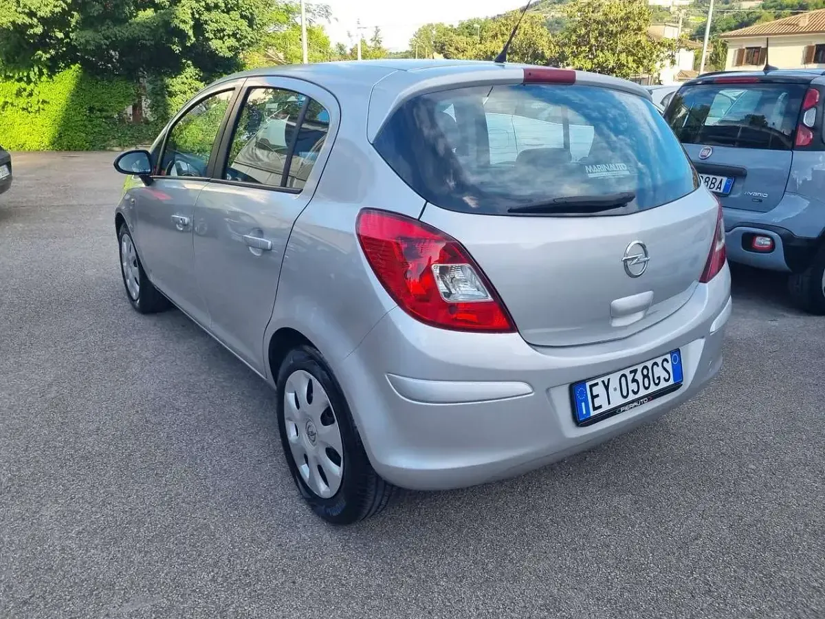 Usata Opel Corsa 86 CV (63 kW) 2015 Argento Utilitaria