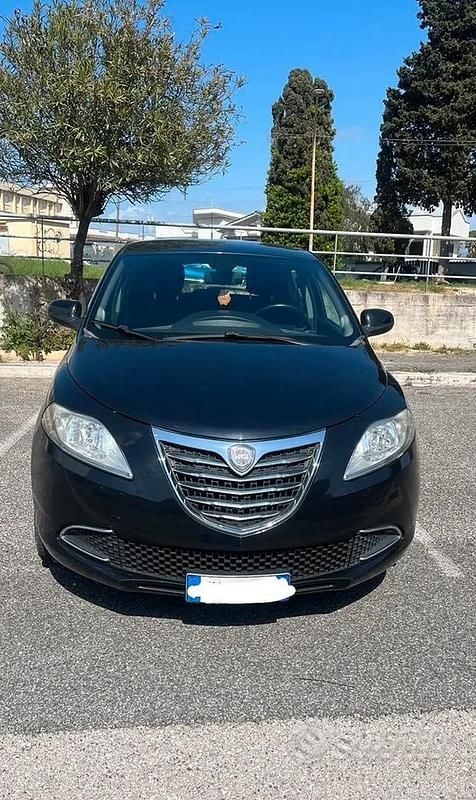 Usata Lancia Ypsilon Gold 69 CV (50 kW) 2012 Nero Utilitaria