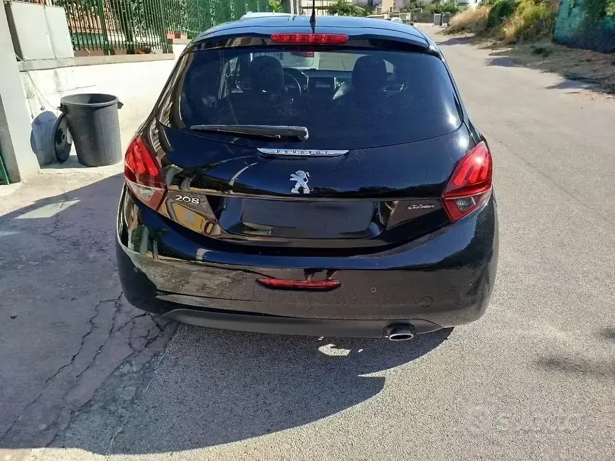 Usata Peugeot 208 GT-line 101 CV (74 kW) 2019 Nero Utilitaria